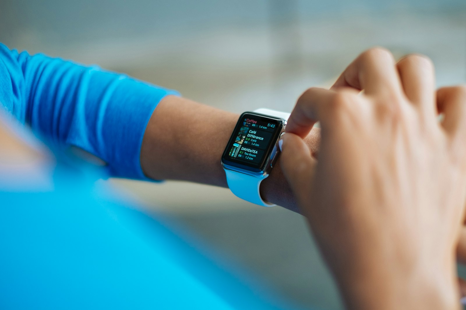 Chytré hodinky rozhodují o suplementaci: Jak wearables mění výživu sportovců